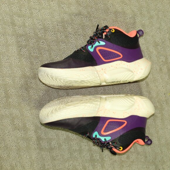 Under Armour Flow Breakthru BHM Women's 8 Purple Athletic Shoes 3027021-001 - Picture 3 of 6